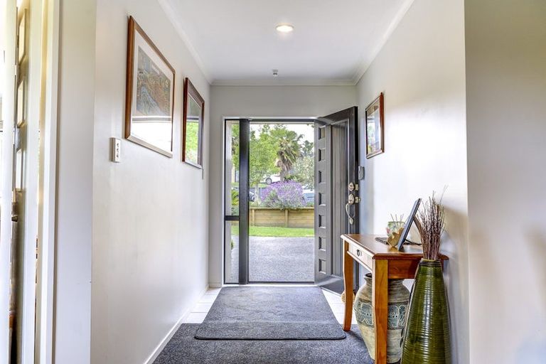 Photo of property in 97 Farnborough Drive, Grandview Heights, Hamilton, 3200