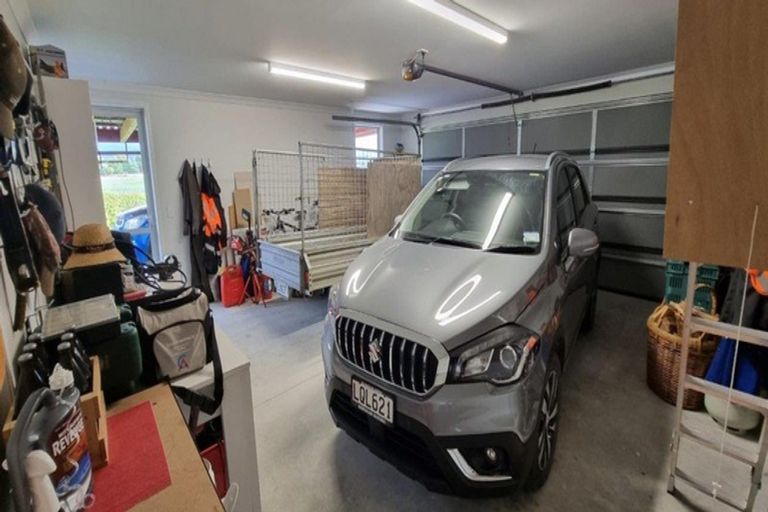 Photo of property in 9 Waipuna Grove, Levin, 5571