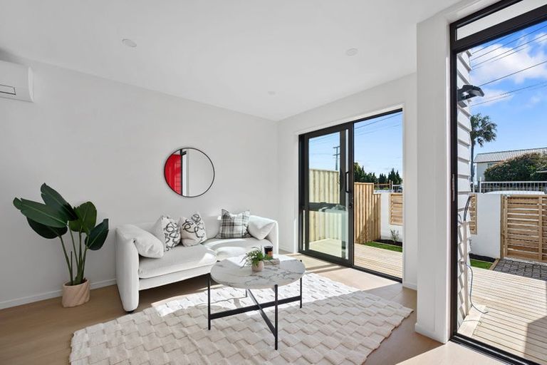 Photo of property in 17 Von Sturmer Street, Mangere East, Auckland, 2024