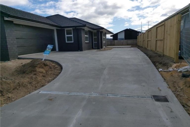 Photo of property in 22 Komata Crescent, Papamoa Beach, Papamoa, 3118