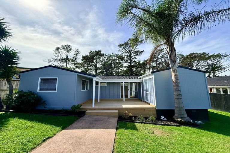 Photo of property in 7 Thornlow Street, Glendene, Auckland, 0602