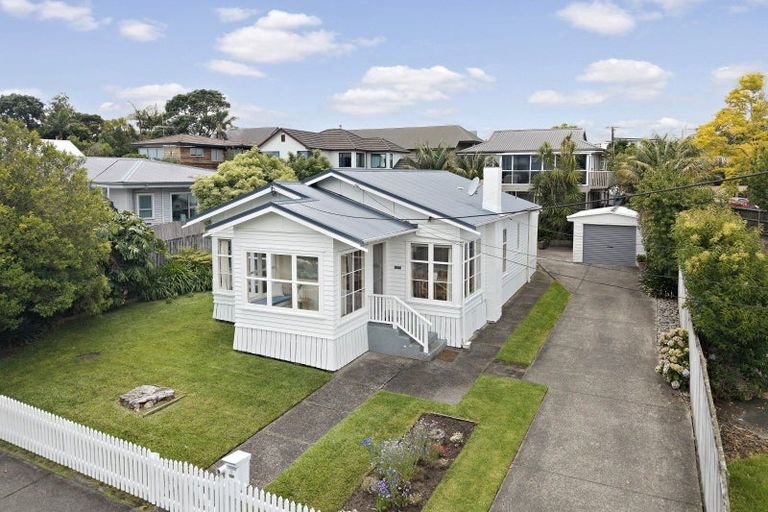 Photo of property in 5 Harbour View Road, Point Chevalier, Auckland, 1022