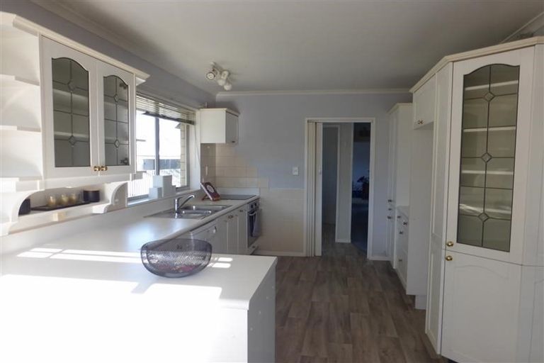 Photo of property in 60 Denise Crescent, Hornby, Christchurch, 8042