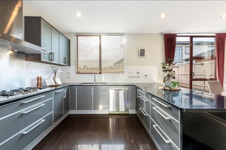 Photo of property in 13 Heidi Crescent, Flat Bush, Auckland, 2016