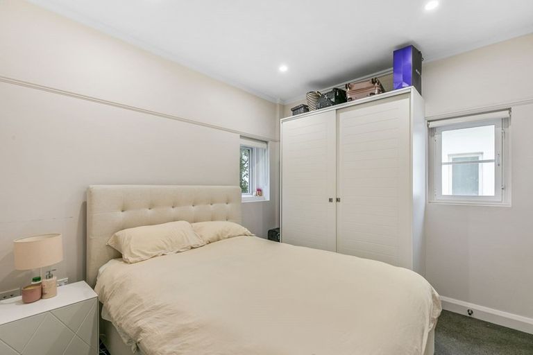 Photo of property in Fountain Court, 2/48d Oriental Parade, Oriental Bay, Wellington, 6011