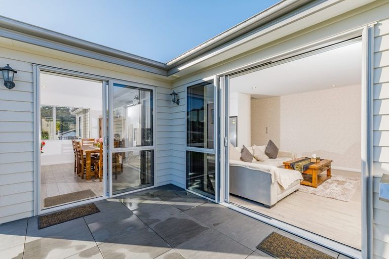 Photo of property in 6 Josh Road, Huapai, Kumeu, 0810