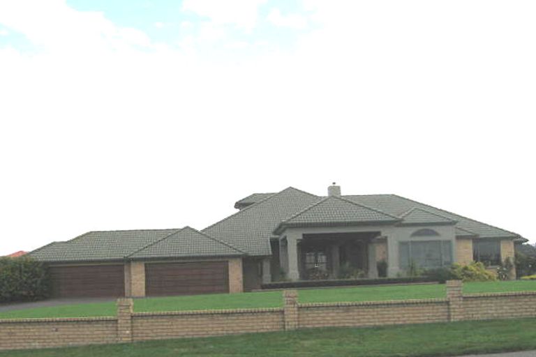 Photo of property in 20 Burgundy Park Avenue, Henderson, Auckland, 0612