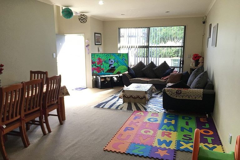 Photo of property in 9 The Track, Takanini, 2112