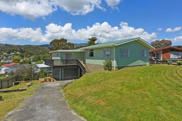 Photo of property in 62 Aniseed Grove, Timberlea, Upper Hutt, 5018