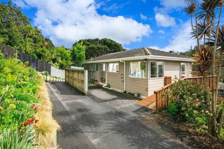 Photo of property in 2/12 Wanita Place, Totara Vale, Auckland, 0629