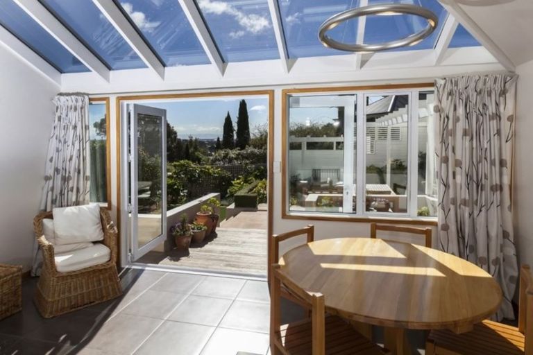 Photo of property in 6 Lucknow Place, Cashmere, Christchurch, 8022