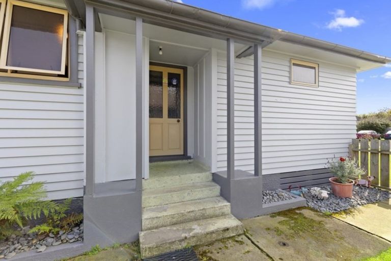 Photo of property in 42 Ross Crescent, Fairfield, Hamilton, 3214