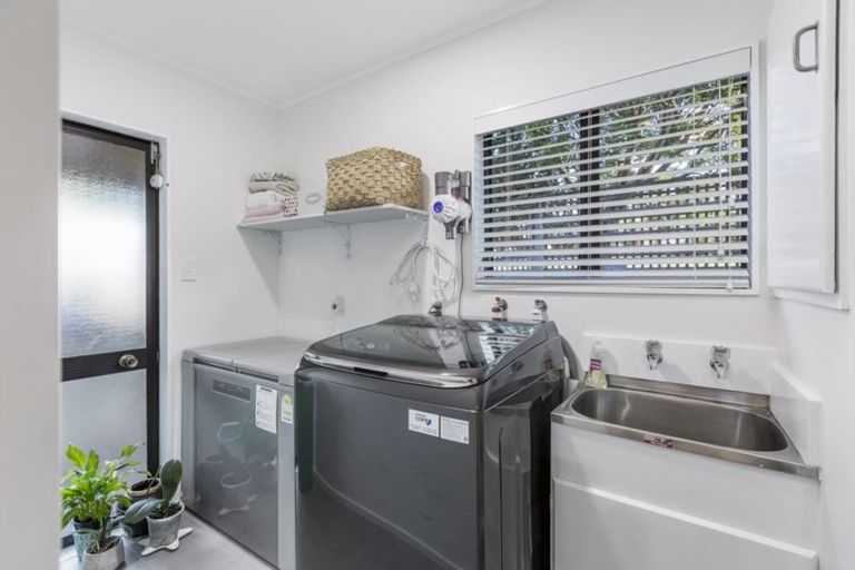 Photo of property in 52 Waiora Road, Stanmore Bay, Whangaparaoa, 0932