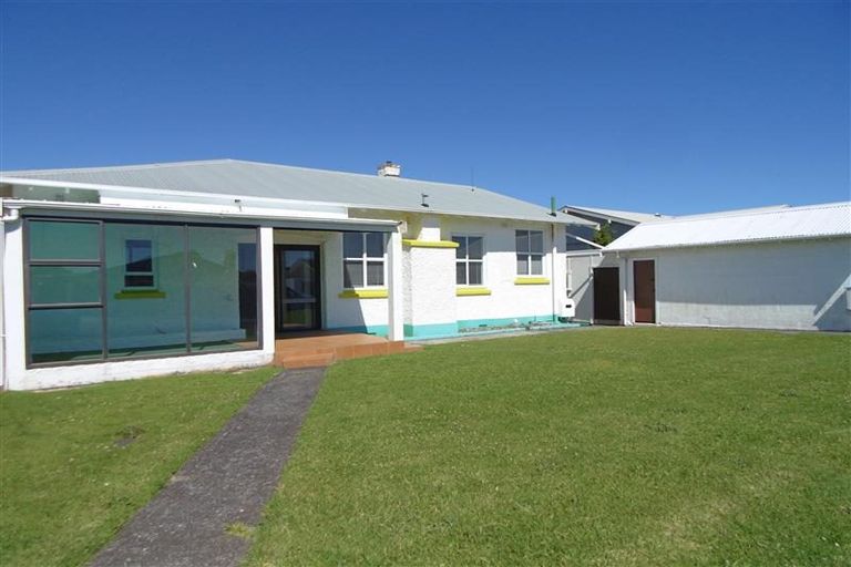 Photo of property in 10 Baring Terrace, Strandon, New Plymouth, 4312