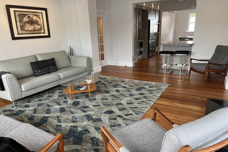 Photo of property in Inverleith Apartments, 3/306 Oriental Parade, Oriental Bay, Wellington, 6011