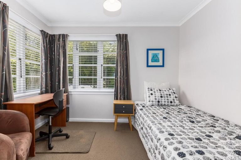 Photo of property in 3 Romney Square, Tawa, Wellington, 5028