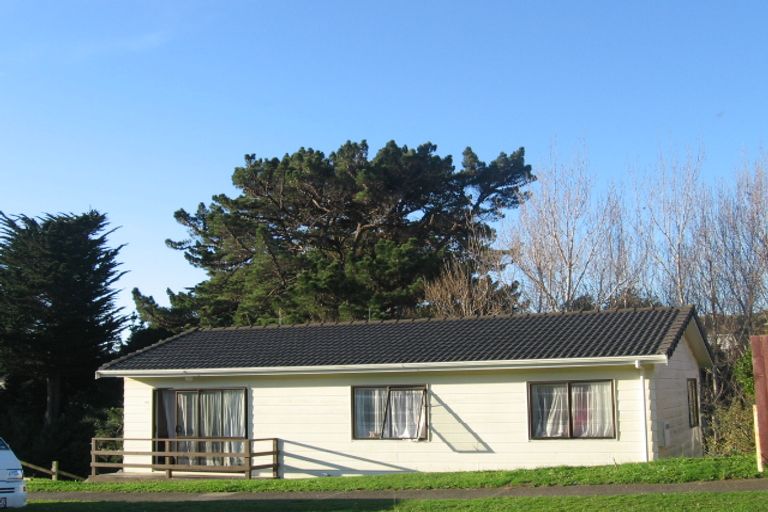 Photo of property in 151 Castor Crescent, Cannons Creek, Porirua, 5024