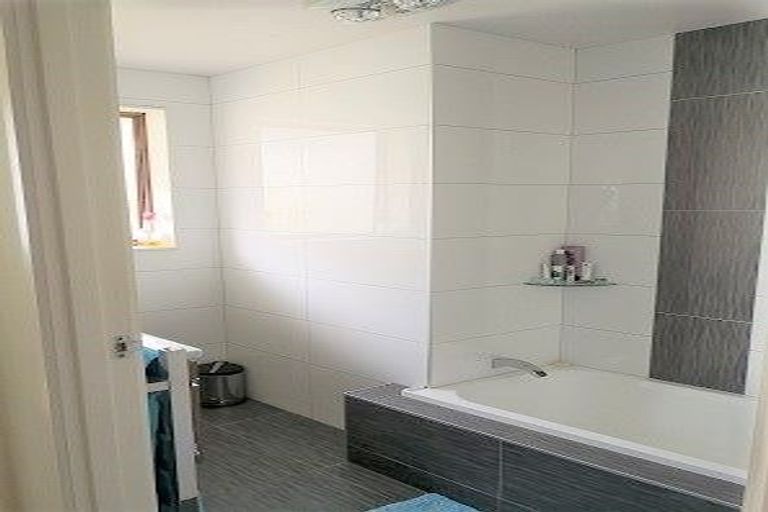 Photo of property in 91 Takutai Avenue, Half Moon Bay, Auckland, 2012