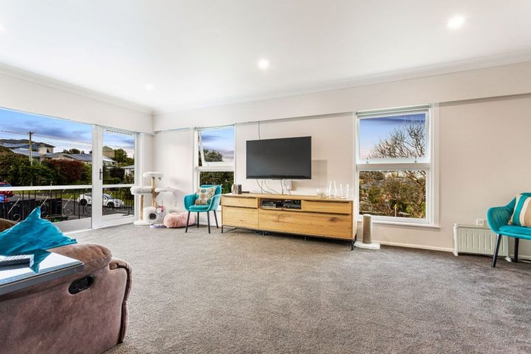 Photo of property in 15 Divich Avenue, Te Atatu South, Auckland, 0610