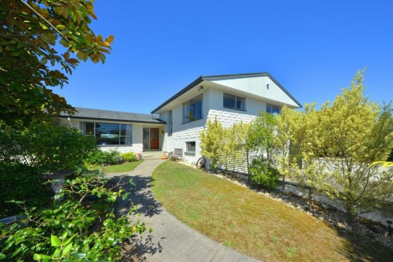Photo of property in 20 Woodstock Place, Russley, Christchurch, 8042