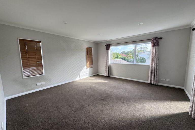 Photo of property in 286 East Coast Road, Forrest Hill, Auckland, 0620