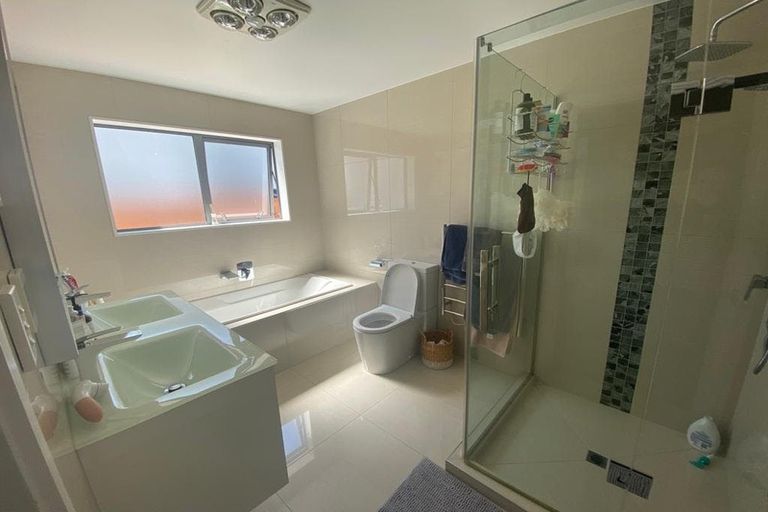 Photo of property in 70 Headland Drive, Long Bay, Auckland, 0630