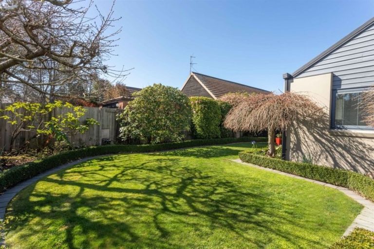 Photo of property in 11 Cricklewood Place, Avonhead, Christchurch, 8042