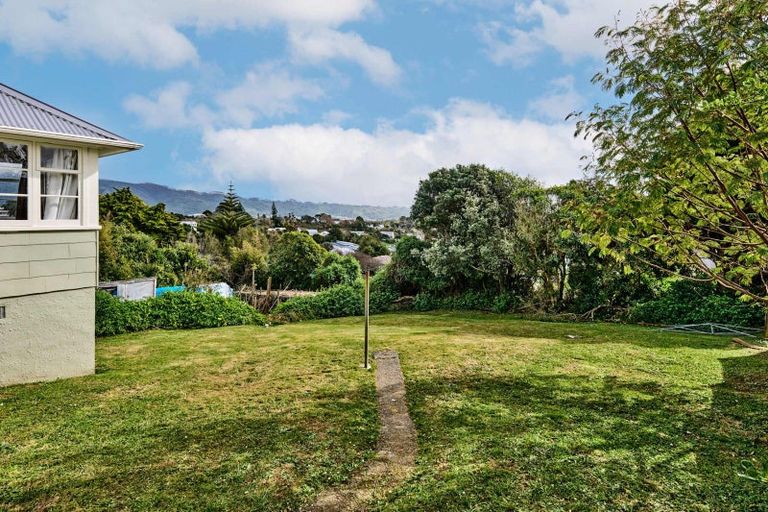 Photo of property in 14 Cumberland Grove, Cannons Creek, Porirua, 5024