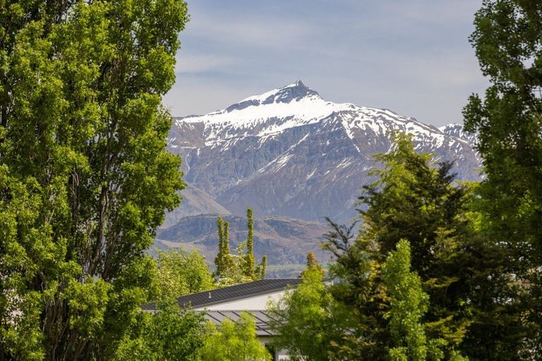 Photo of property in 22 Greenbelt Place, Wanaka, 9305
