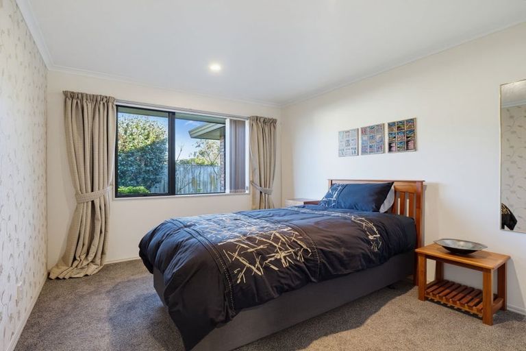 Photo of property in 28b Johnstone Drive, Fitzherbert, Palmerston North, 4410