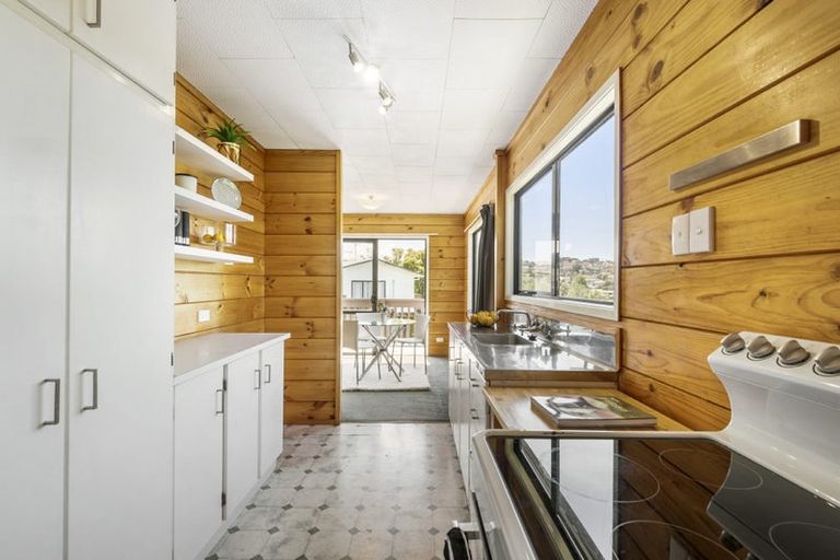 Photo of property in 1/8 Camilla Grove, Totara Vale, Auckland, 0629