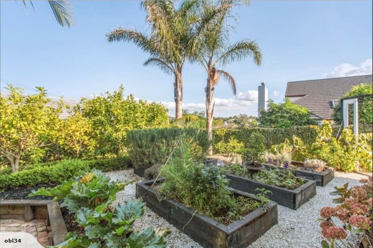 Photo of property in 71 Beach Road, Mellons Bay, Auckland, 2014