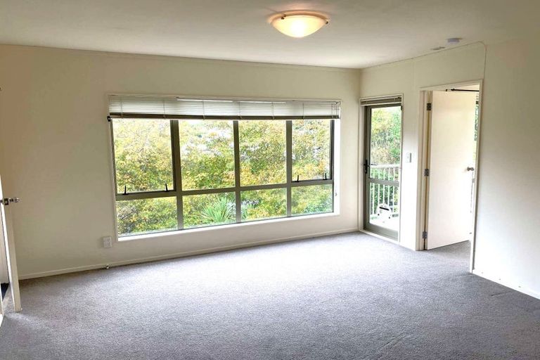 Photo of property in The Haven, 5/120 Beach Haven Road, Beach Haven, Auckland, 0626