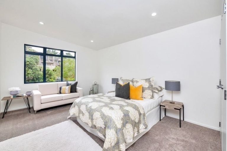 Photo of property in 2/12 Pannill Place, Oteha, Auckland, 0632