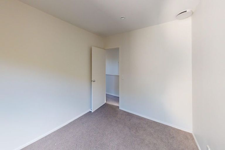 Photo of property in 74 Dress Circle, Newlands, Wellington, 6037