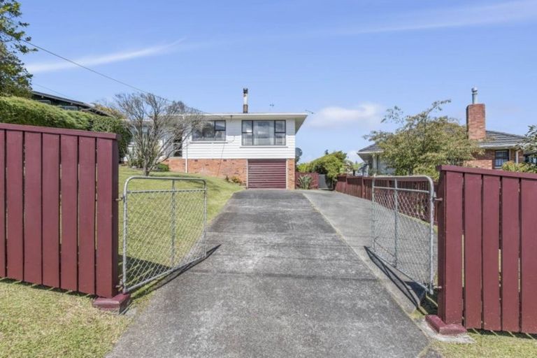 Photo of property in 24 School Road, Te Atatu South, Auckland, 0610