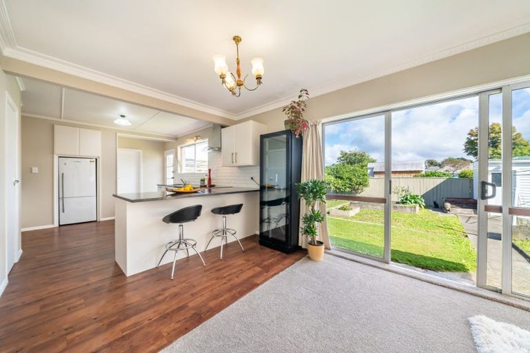 Photo of property in 6 Cruickshank Road, Clouston Park, Upper Hutt, 5018