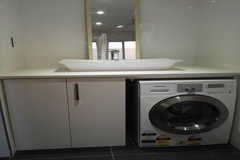 Photo of property in 2/7 Alston Avenue, Kelston, Auckland, 0602