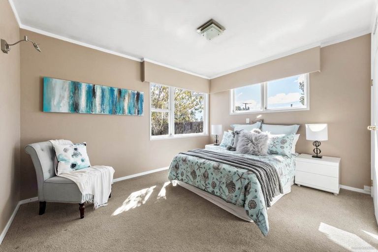 Photo of property in 16 Robert Burke Place, Henderson, Auckland, 0612