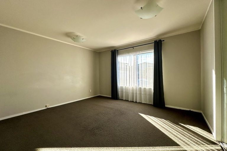 Photo of property in 4/141 Colwill Road, Massey, Auckland, 0614
