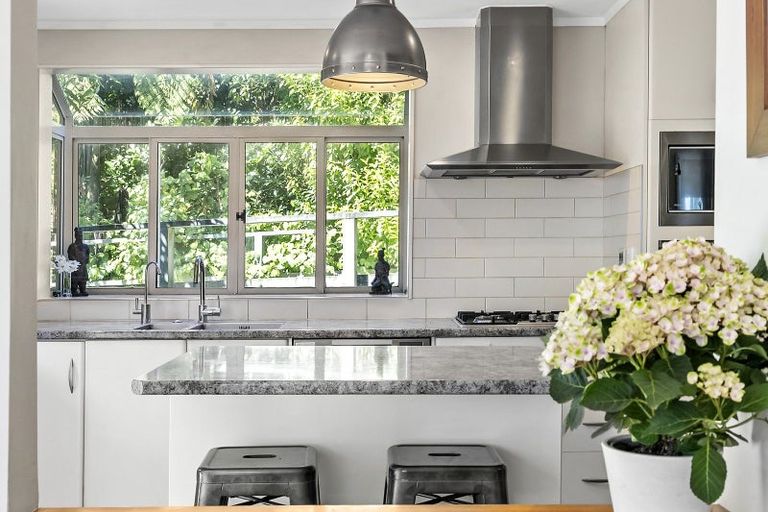 Photo of property in 41 Rona Street, Eastbourne, Lower Hutt, 5013