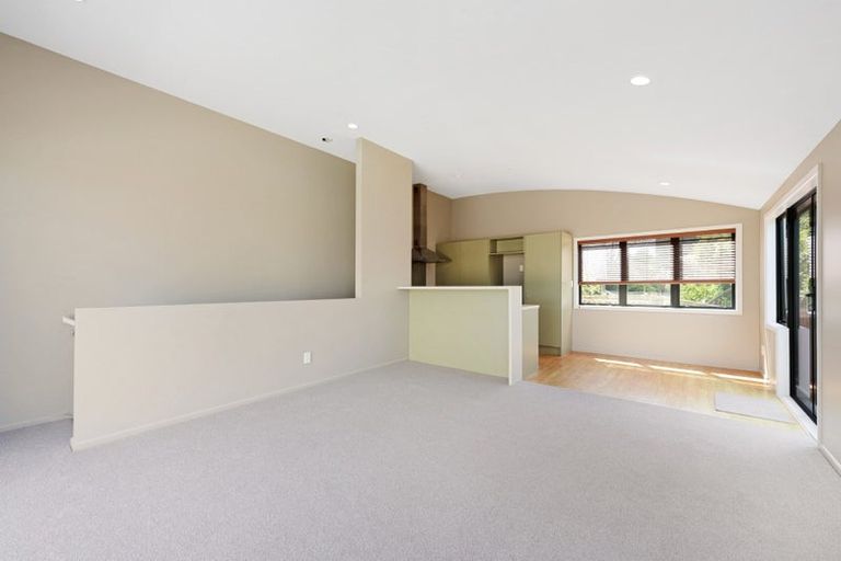 Photo of property in 19a Tio Tio Road, Miramar, Wellington, 6022