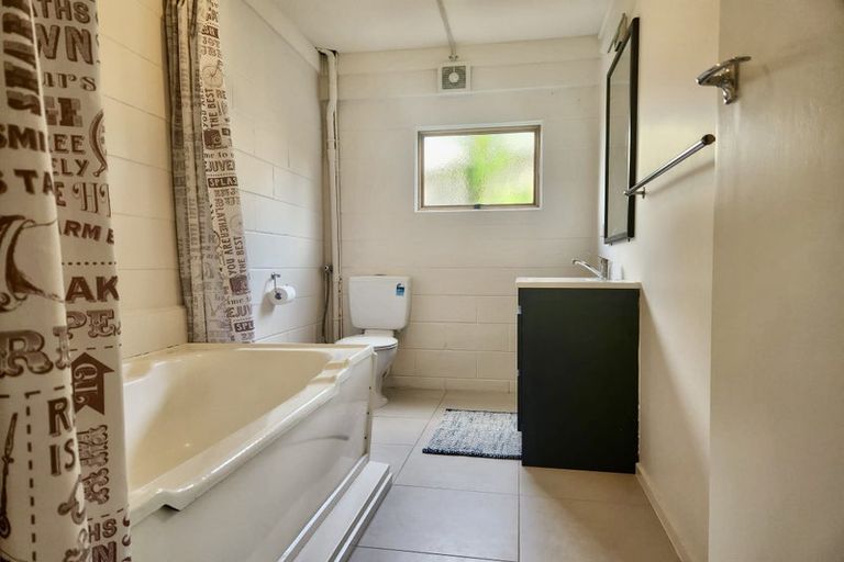 Photo of property in 24 Dallas Place, New Windsor, Auckland, 0600