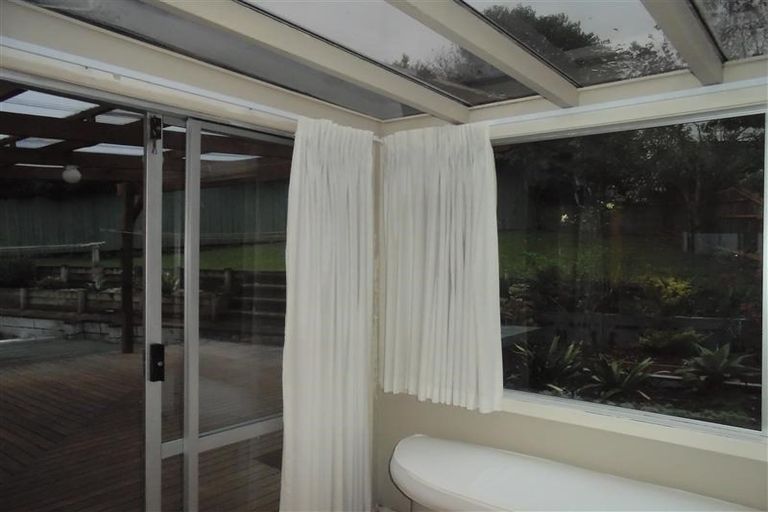 Photo of property in 9 Laurina Road, Sunnynook, Auckland, 0620