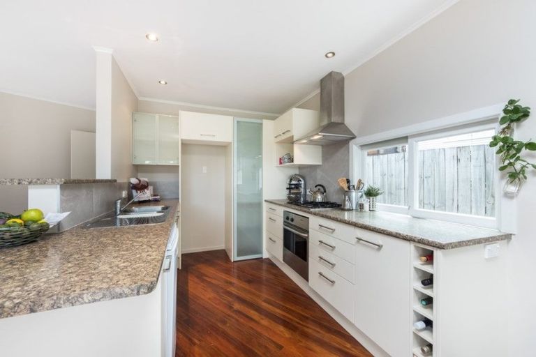 Photo of property in 10 Winifred Avenue, Bayview, Auckland, 0629
