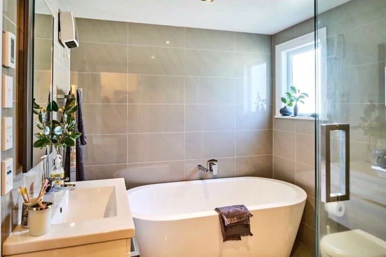 Photo of property in 45 Pukatea Street, Eastbourne, Lower Hutt, 5013