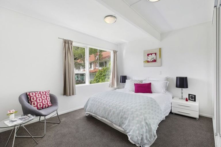 Photo of property in 6 Saint Annes Square, Tawa, Wellington, 5028