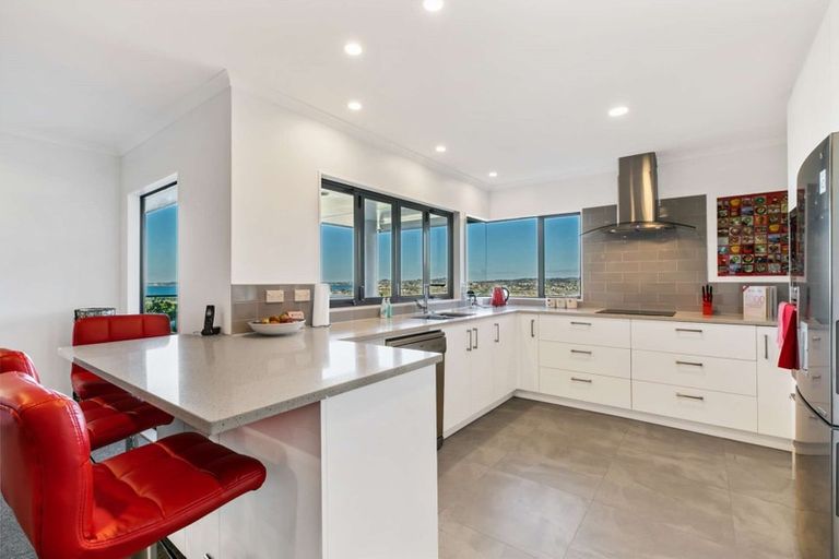 Photo of property in 7 Montcalm Close, Orewa, 0931