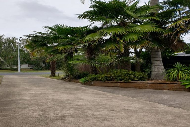 Photo of property in 1 Bluewater Place, Wattle Downs, Auckland, 2103