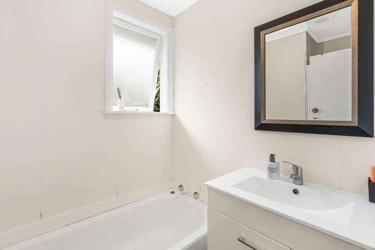 Photo of property in 1 Dampier Avenue, Awapuni, Palmerston North, 4412